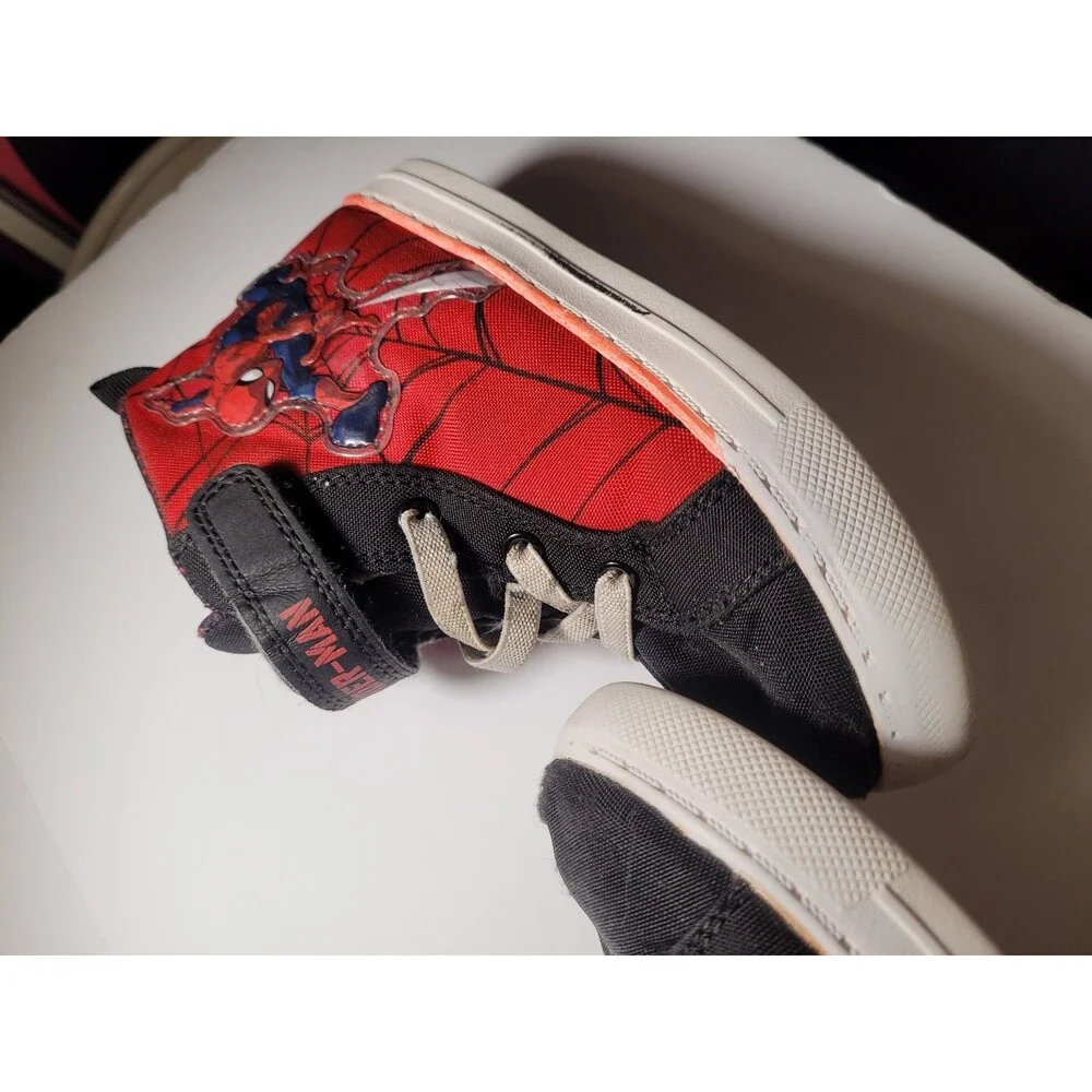 ​Marvel Spider-Man Boys Light-Up High Top Canvas Skate Shoes Size US 12 Kids